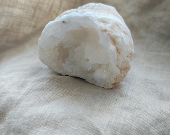 Quartz Geode - Raw Stone - Lithotherapy - Natural Stones - Acceptance - Light - Harmony - Relationship - Openness - 114 grams