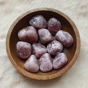 Strawberry Quartz - Tumbled Stone - Lithotherapy - Natural Stones - Fulfillment - Love - Confidence - Awareness - Esteem - Joy