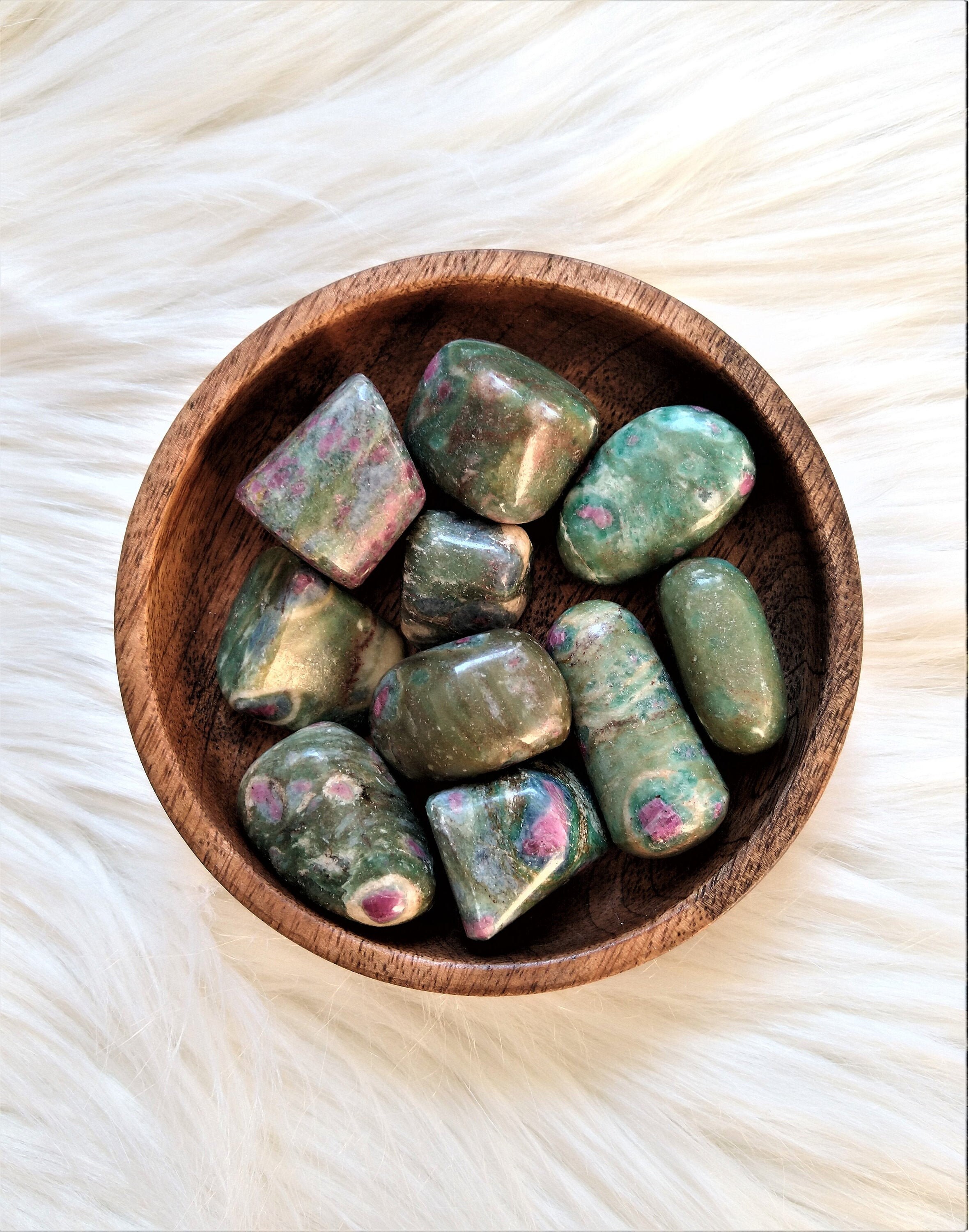 Rubis sur Fuschite - Pierre Roulée Lithothérapie Pierres Naturelles