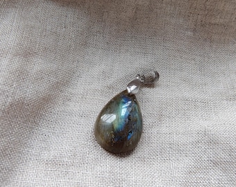 Labradorite - Pendant C - Lithotherapy - Natural Stones - Protection - Clarity - Perspectives - Intuition - Empathy