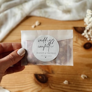 Confettis de mariage personnalisés, vrais pétales de fleurs biodégradables, paquets de confettis préremplis personnalisés, confettis de mariage, jetez de l'amour