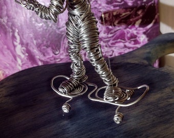 Escultura de patinador sobre cuerda, figura en equilibrio, 5 pulgadas.