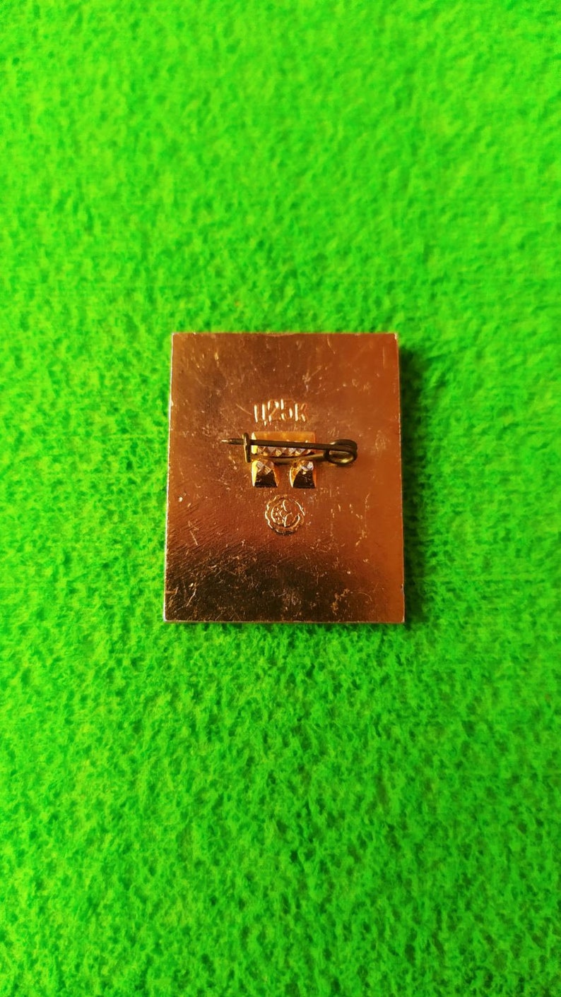 Soviet vintage pin Icon 50th anniversary of the Pionerskaya Pravda of metal and enamel Pioneer truth Made in the USSR in the 1975 s.