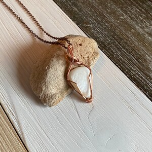 Mother of Pearl Crystal Pendant Necklace; Handmade Jewelry; Mother of Pearl Jewelry; Natural Jewelry
