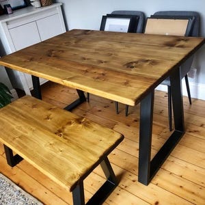 Massief houten eettafel met metalen A-vormige poten, handgemaakt, 120-180 cm