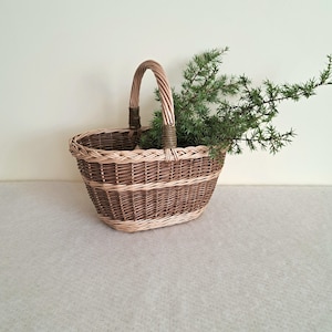 Small wicker basket for kids, handcrafted willow basket for  kids, basket for trinkets, flower girls' basket, gift idea, storage basket