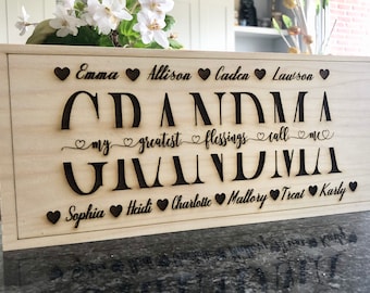 Cadeaux personnalisés pour grand-mère avec les noms des petits-enfants gravés sur une plaque