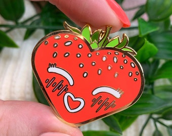 Kawaii Strawberry Enamel Pin ~ Cute Strawberry Gifts, Fruit Enamel Pins, Strawberry Badge, Strawberry Pin, Fashion Accessories, Small Gift