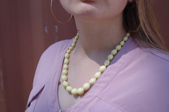 Sale Vintage Pale Yellow Lucite Beaded Necklace - image 4