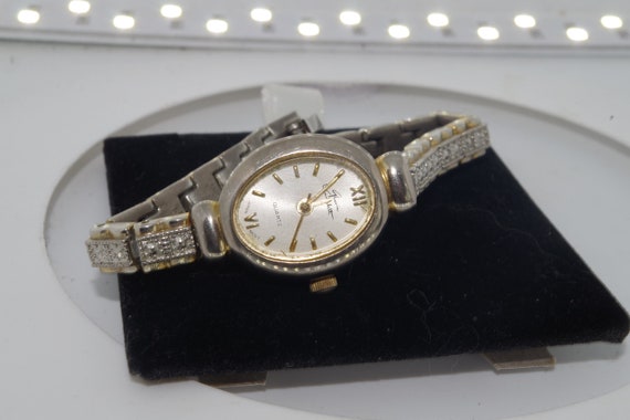 Vintage Vanderbilt Watch By Gloria Vanderbilt - image 3