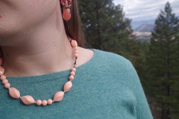 Sale Peach 50s Lucite Beaded Necklace - image 5