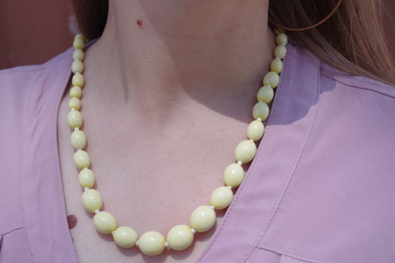 Sale Vintage Pale Yellow Lucite Beaded Necklace - image 1