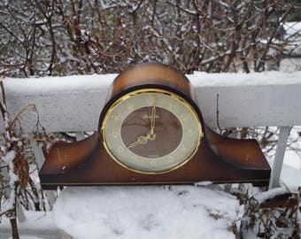 Reloj de repisa de mesa de fabricación alemana de Forestville