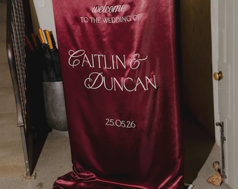 Placa de boas-vindas personalizada em cetim para casamento | Bordô | Banner para entrada da recepção