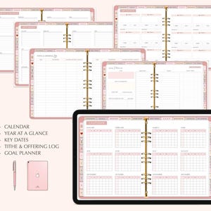 K&ouml;nnte beinhalten: Ein rosa-goldener Planer mit Abschnitten f&uuml;r Kalender, Jahres&uuml;bersicht, wichtige Termine, Zehntel- und Spendenprotokoll sowie Zielplaner. Der Planer ist auf eine monatliche Kalenderansicht ge&ouml;ffnet.