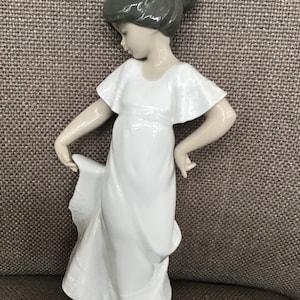 NAO Lladro ‘So Pretty’ Porcelain Figurine (1110) 9 ins h - 1989 Unboxed