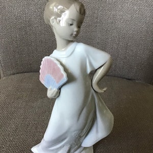 Vintage NAO by Lladro Porcelain Figurine ‘I am Pretty’ (1455) Unboxed 2003