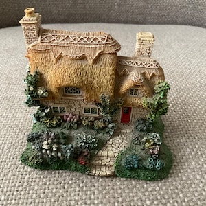 Vintage Leonardo Thatched Cottage Ornament