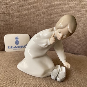 Lladro Girl in Nightshirt with Slippers Figurine - Unboxed - 6 ins h