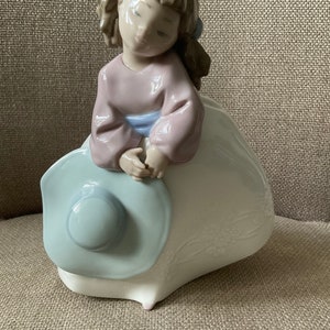 NAO Lladro “Pleased To Meet You” 1329 Figurine Unboxed 1998 (7.5 ins h)