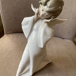 Lladro Mime Angel Figurine 4959 Unboxed (21 cms h)