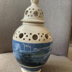 Vintage handbeschilderde potpourri-pot (23 cm hoog) van Boscastle Pottery 2002
