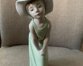 Lladro “Curious Girl” Figurine 5009 in Green Dress Unboxed (9 ins h)