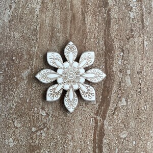 Wood Flower Cutout, Unfinished Wood Flower Shape, DIY Floral Craft, Wooden Flower Decor, Paintable Wood Flowers