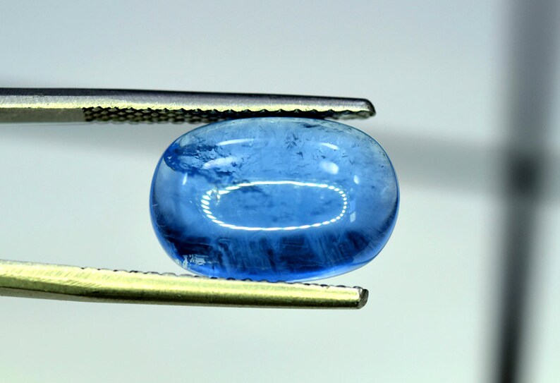 Aquamarine 7.70 Carats Top Quality Blue Aquamarine Cabochon