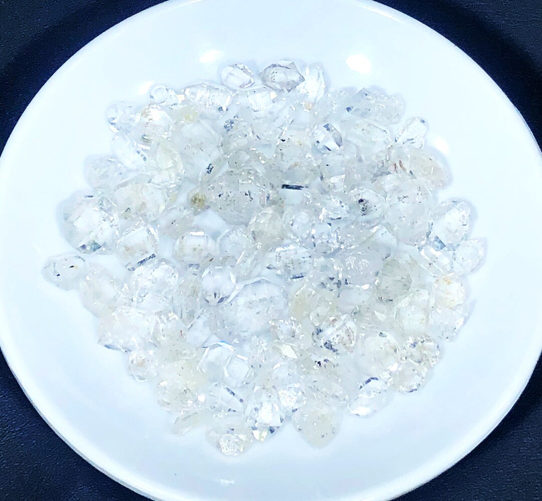 Fluorescence Petroleum Quartz Crystals Quartz Mineral Quartz Etsy