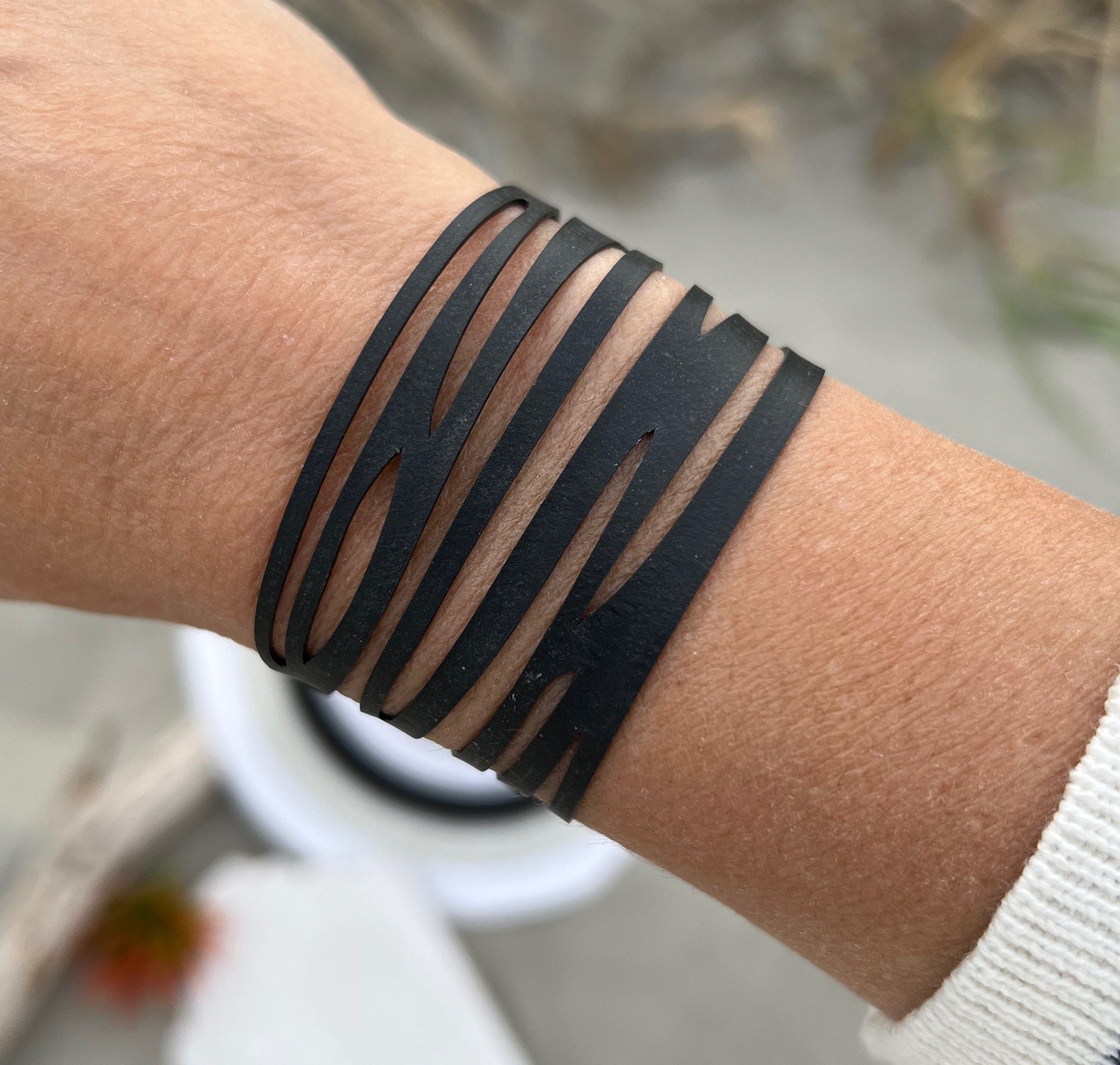 37 Stunning Armband Tattoos For Women - Our Mindful Life