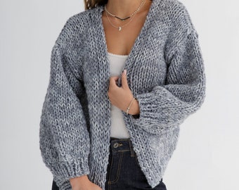 Modello lavorato a maglia per cardigan grosso da donna / Design a maglia cardigan basic in pdf