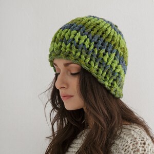 Chunky beanie knit pattern for women Beanie knitting pattern image 3