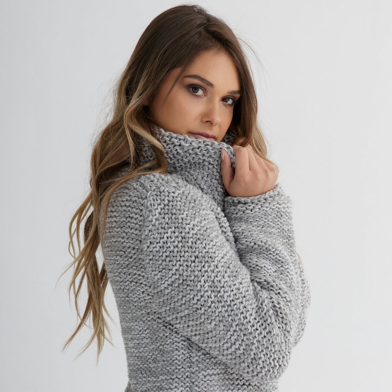 Turtleneck sweater knitting pattern for women