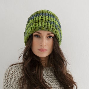 Chunky beanie knit pattern for women Beanie knitting pattern image 2