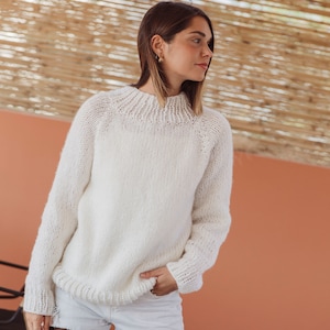Raglan sleeved sweater knitting pattern | Τop down sweater pattern