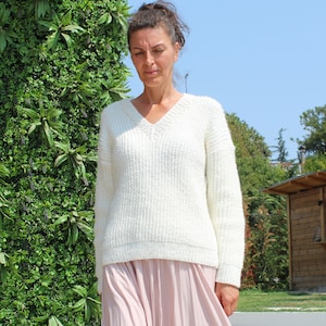 V-neck sweater knitting pattern for women | Chunky sweater knit design