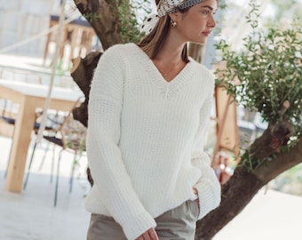 V-neck sweater knitting pattern for women | Chunky sweater knit design
