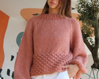 Raglan sleeved sweater knitting pattern | Raspberry top down sweater pattern