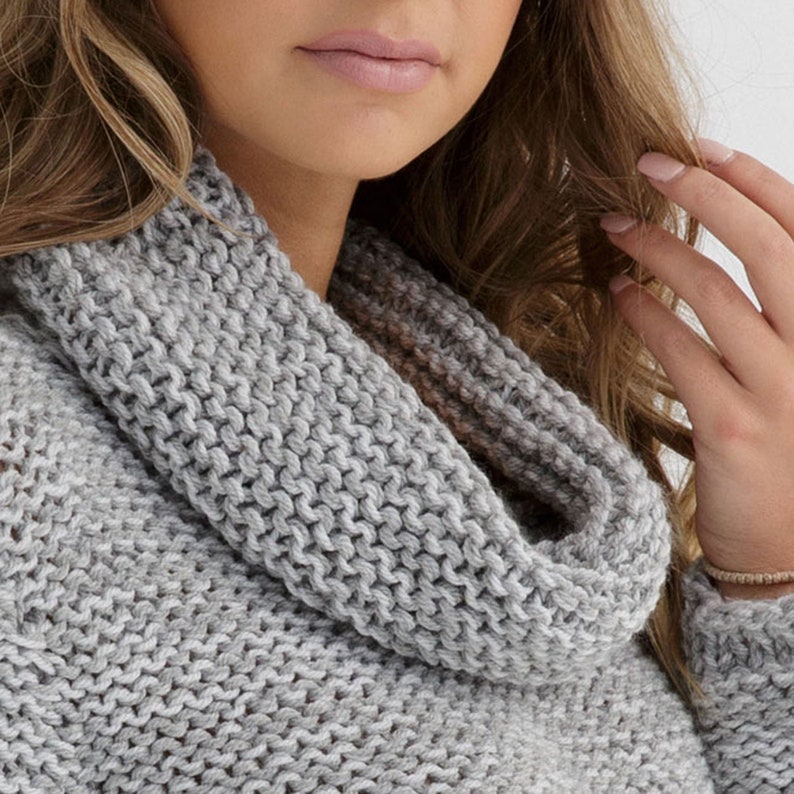 Turtleneck sweater knitting pattern for women