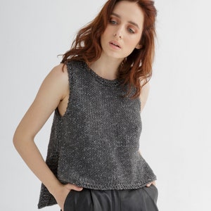 Sleeveless sweater knitting pattern for women