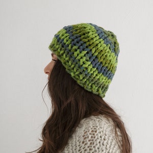 Chunky beanie knit pattern for women Beanie knitting pattern image 4