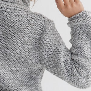 Turtleneck sweater knitting pattern for women