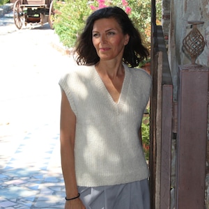 V-neck vest knitting pattern for women | sweater knit design | Easy knit vest pattern