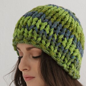 Chunky beanie knit pattern for women Beanie knitting pattern image 8