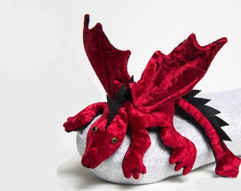 Shoulder dragon, baby dragon, dark red with spiky crest, dragon