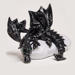 Shoulder dragon, black patent leather with spiky crest, special edition, limited, dragon