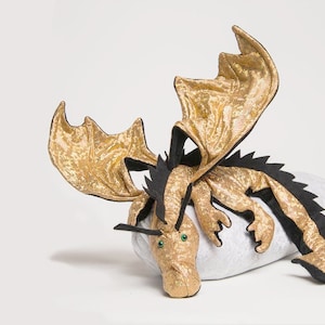 Shoulder dragon, reptil gold with spiky crest, special edition, limited, dragon