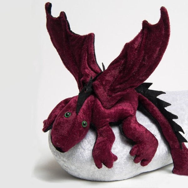 Shoulder dragon small, bordeaux with spiky crest, baby dragon