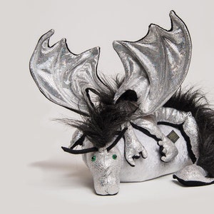 Shoulder dragon, reptil silver with plushy crest, special edition, limited, dragon